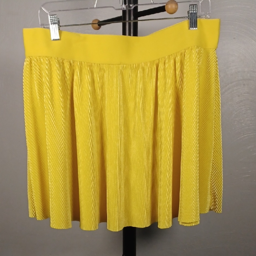 Almost Famous Yellow Pleated Skirt Size 2X